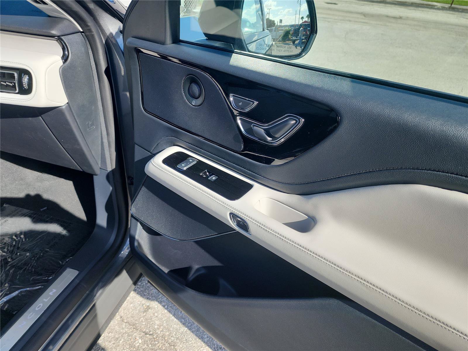 New 2027 Lincoln Aviator Reserve w/ Jet Appearance Package RWD image 30