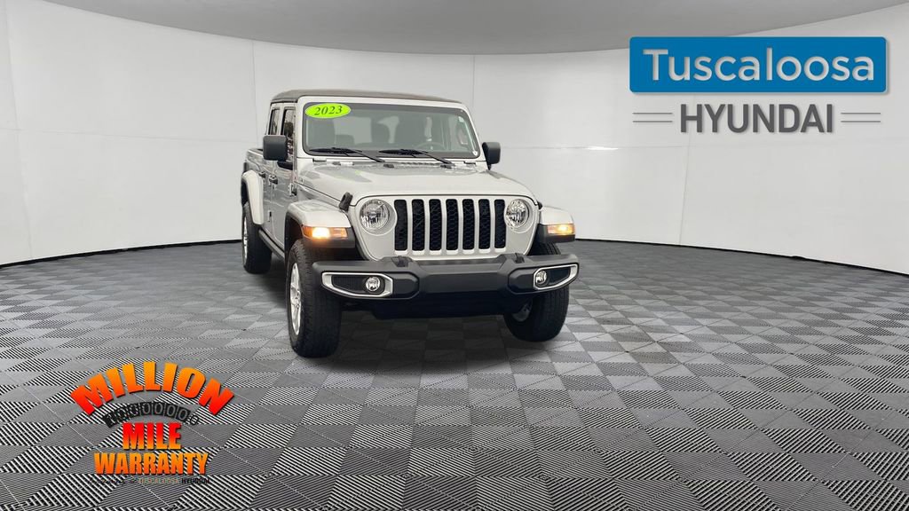 Used 2023 Jeep Gladiator Sport image 1