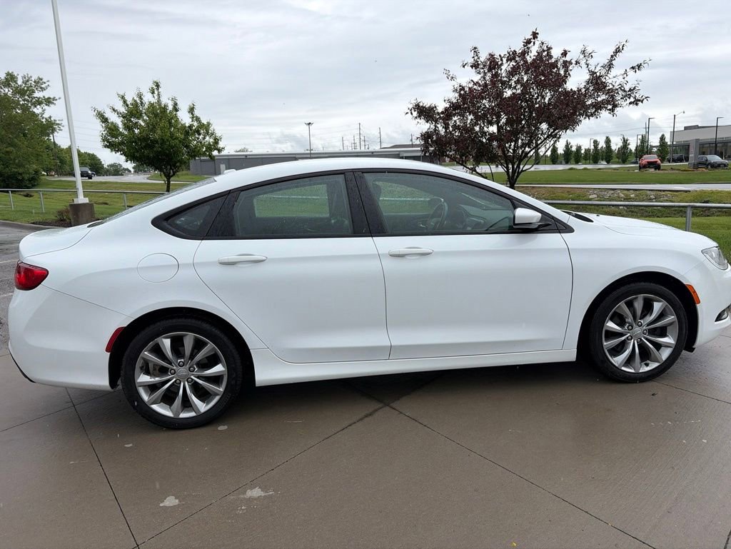 Used 2016 Chrysler 200 S FWD image 14