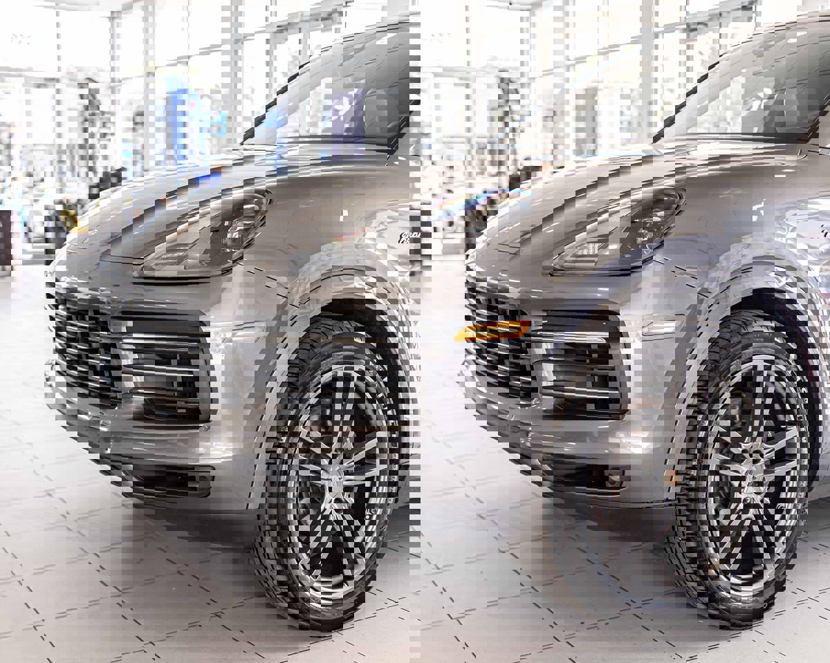 Used 2021 Porsche Cayenne E-Hybrid image 4