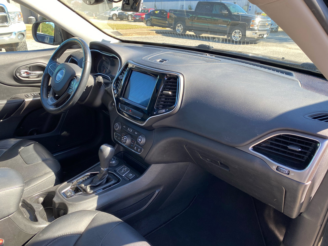 Used 2019 Jeep Cherokee Limited image 10