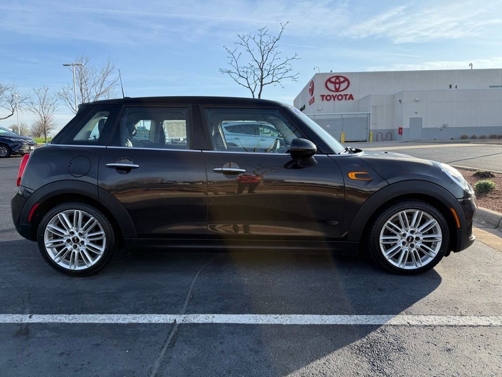 Used 2015 MINI Cooper 4-Door Hardtop image 6