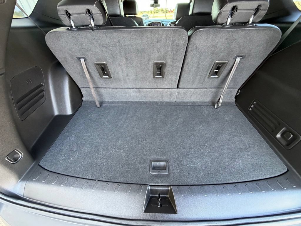 Used 2023 Chevrolet Traverse LT FWD image 29