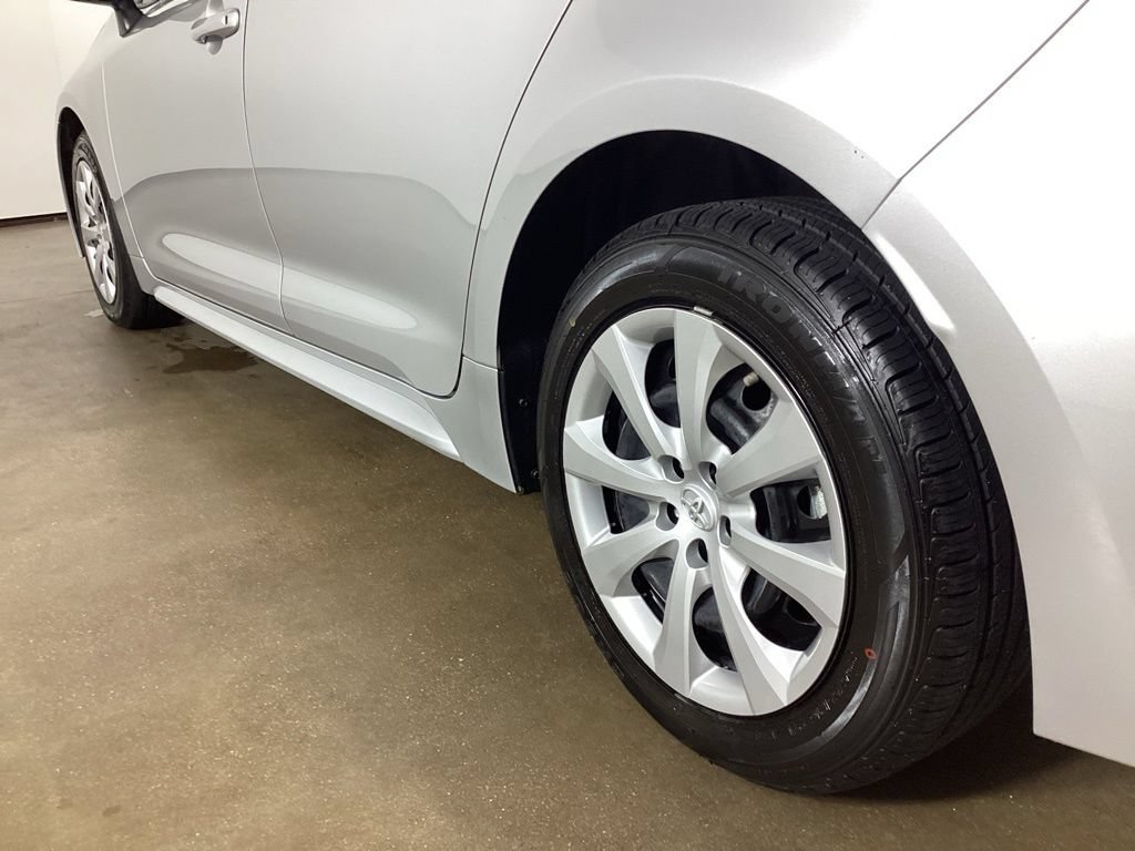 Used 2025 Toyota Corolla LE FWD image 15