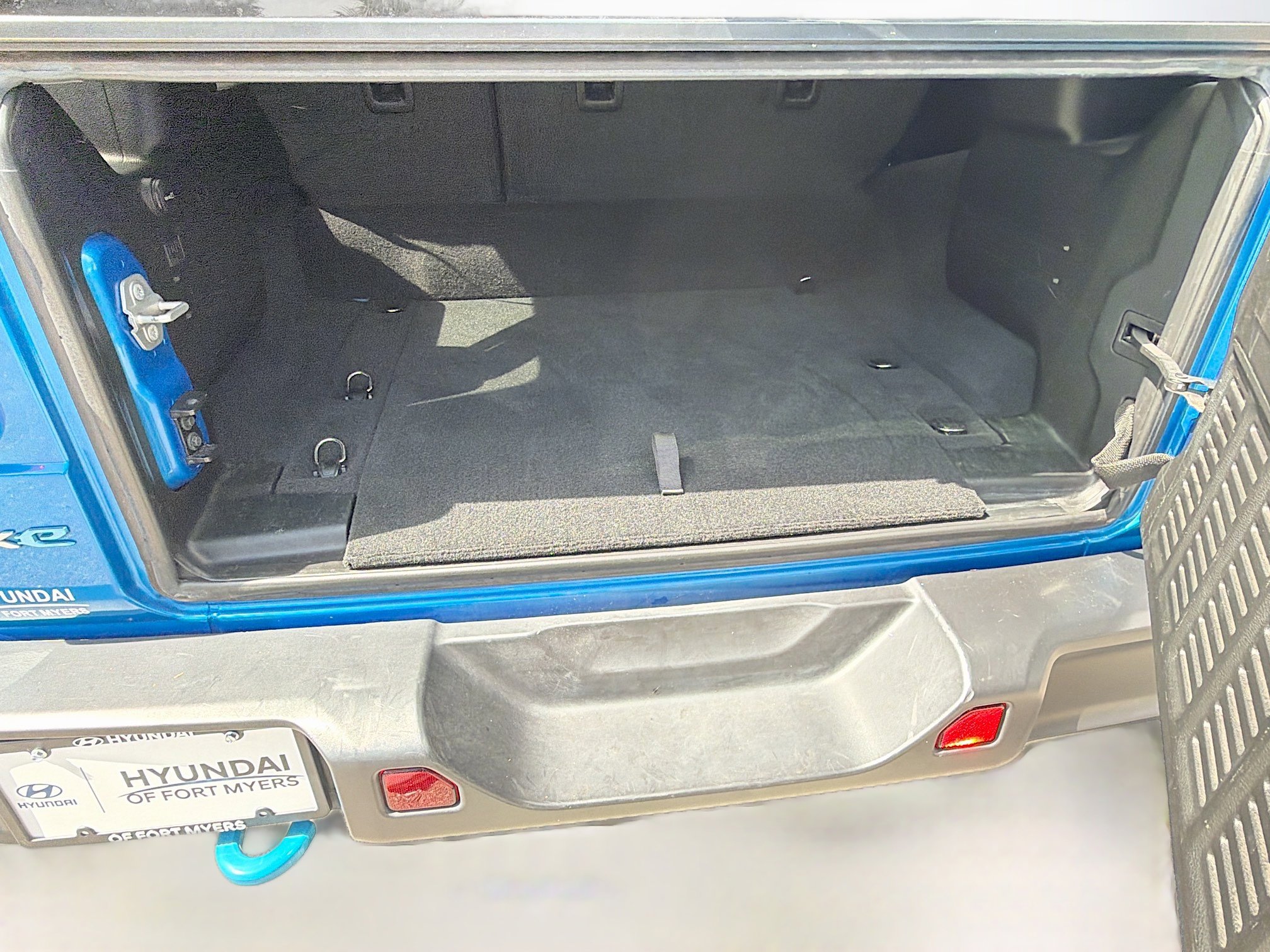 Used 2024 Jeep Wrangler Sahara image 12