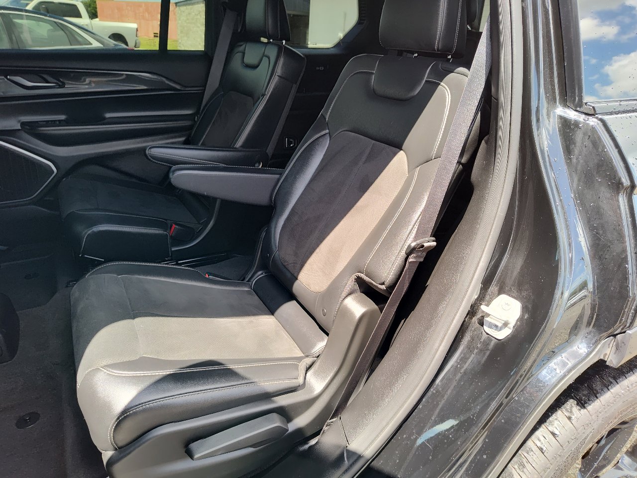 Used 2021 Jeep Grand Cherokee L Laredo image 24