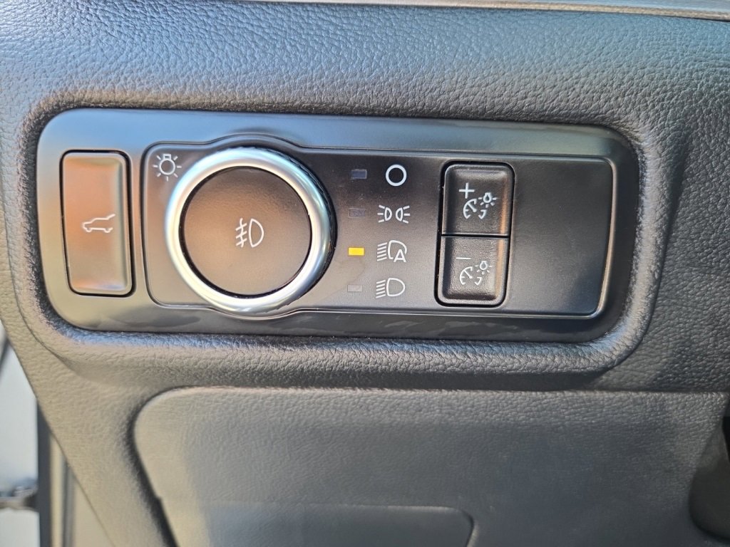 Used 2023 Ford Explorer Limited image 29