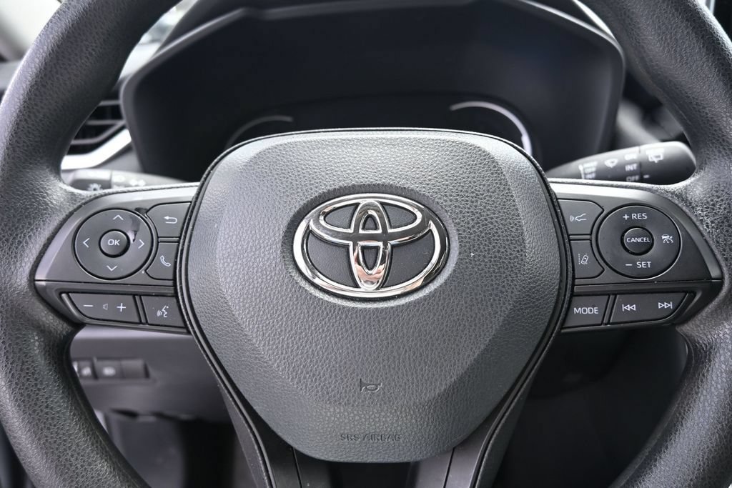 Used 2025 Toyota RAV4 LE AWD/4WD image 18