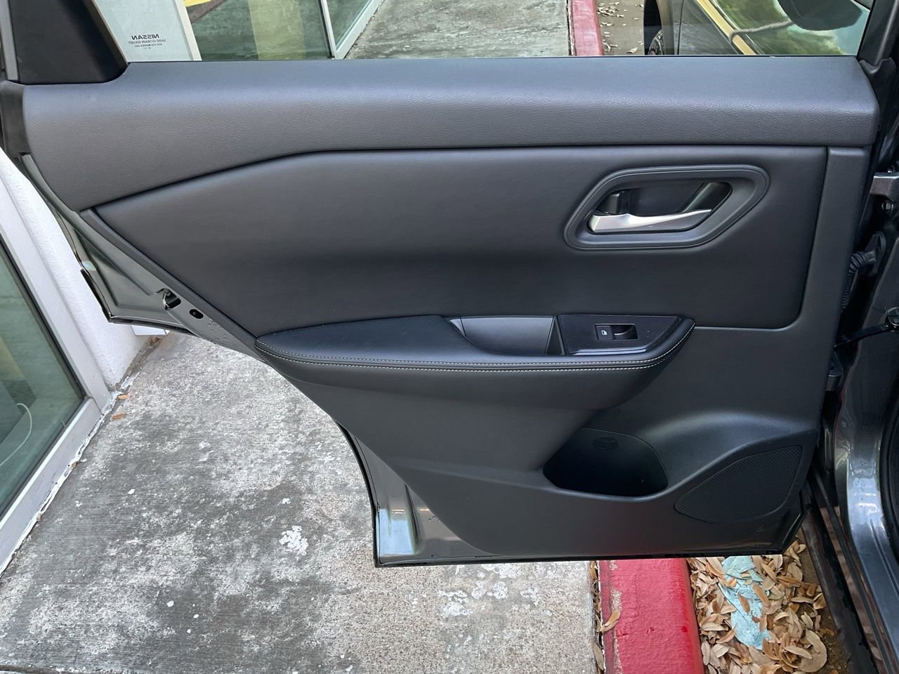 Used 2025 Nissan Rogue SV image 20