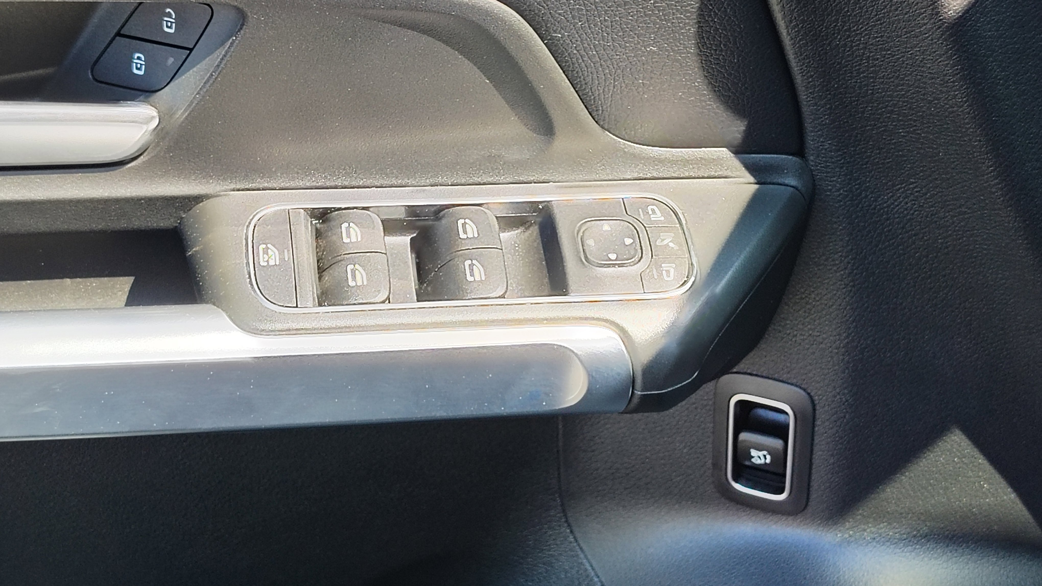 Used 2021 Mercedes-Benz GLB 250 4MATIC image 11