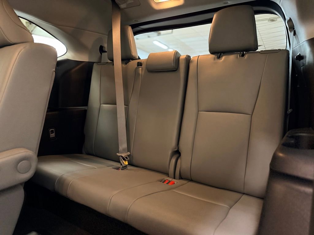 Used 2022 Toyota Highlander XLE image 23