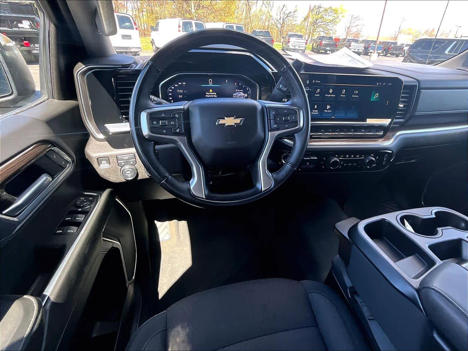 Used 2025 Chevrolet Silverado 1500 LT AWD/4WD image 15