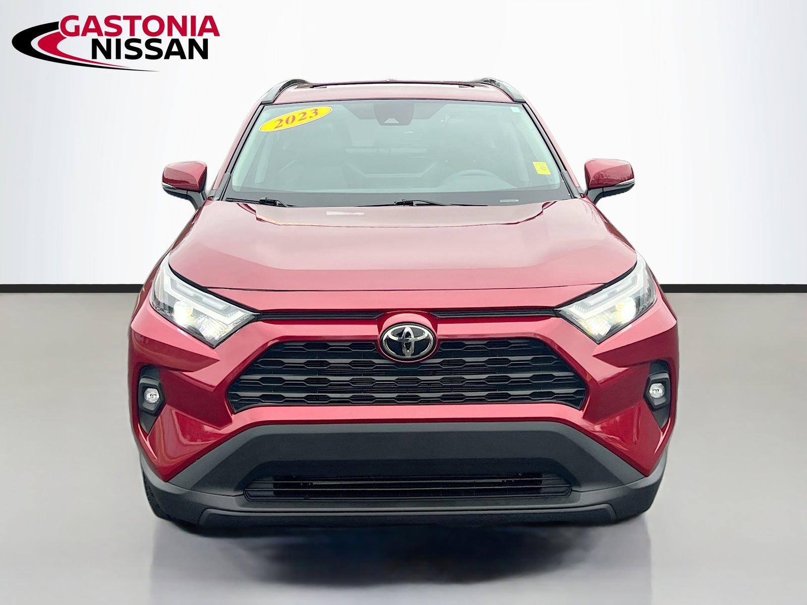 Used 2023 Toyota RAV4 XLE Premium image 2