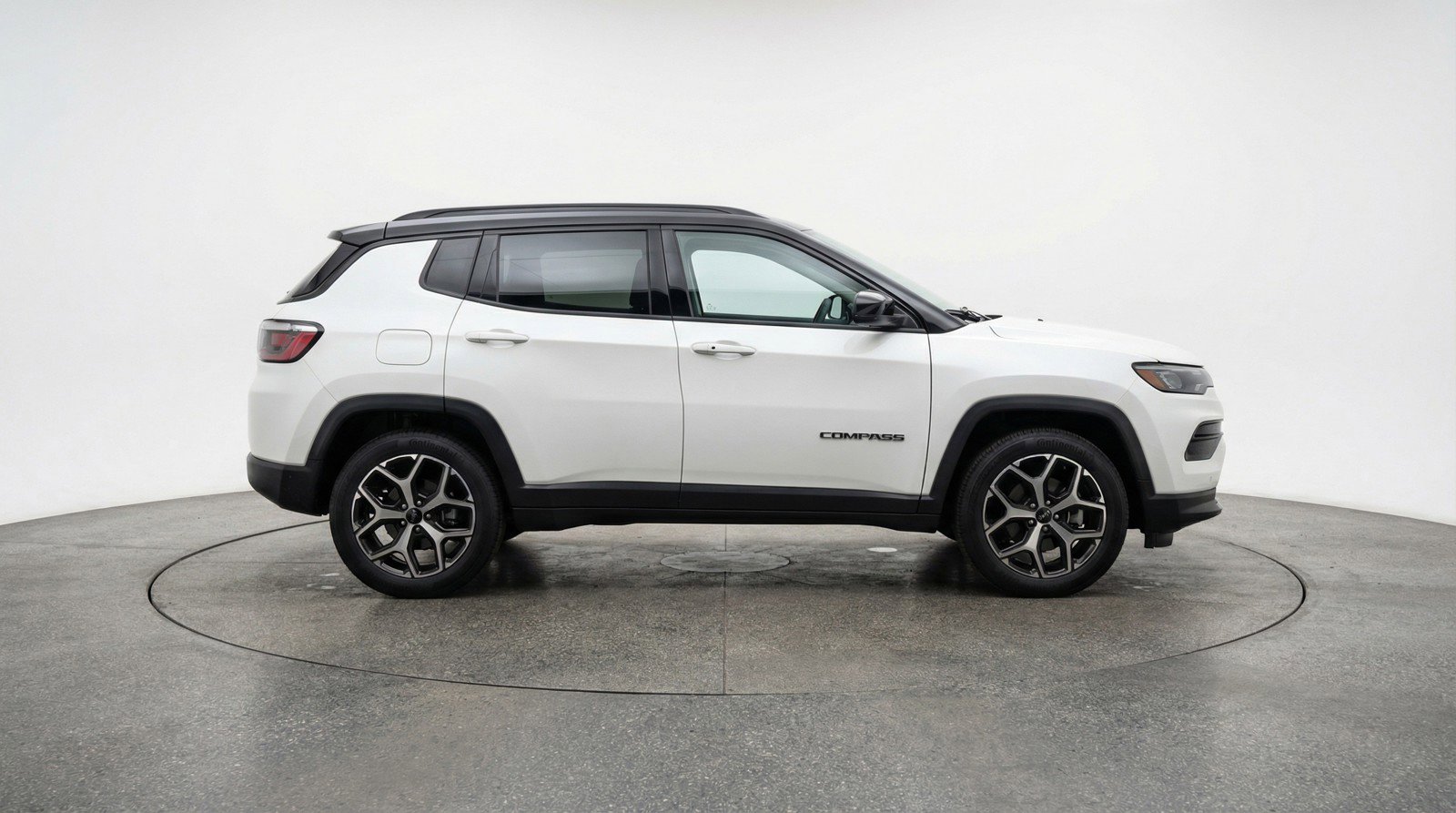 Used 2025 Jeep Compass Limited image 11