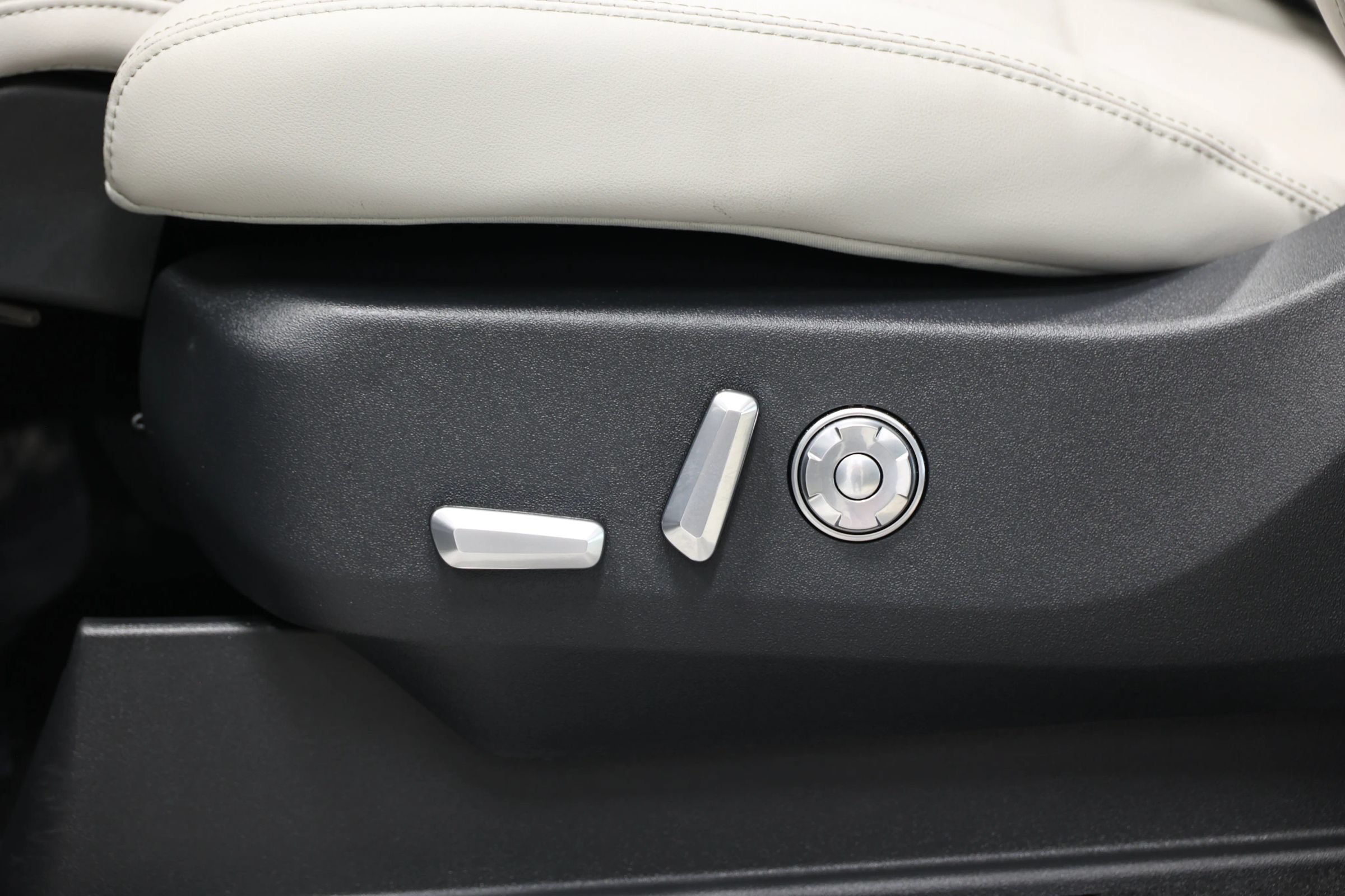 Used 2025 Lincoln Navigator Reserve AWD/4WD image 15