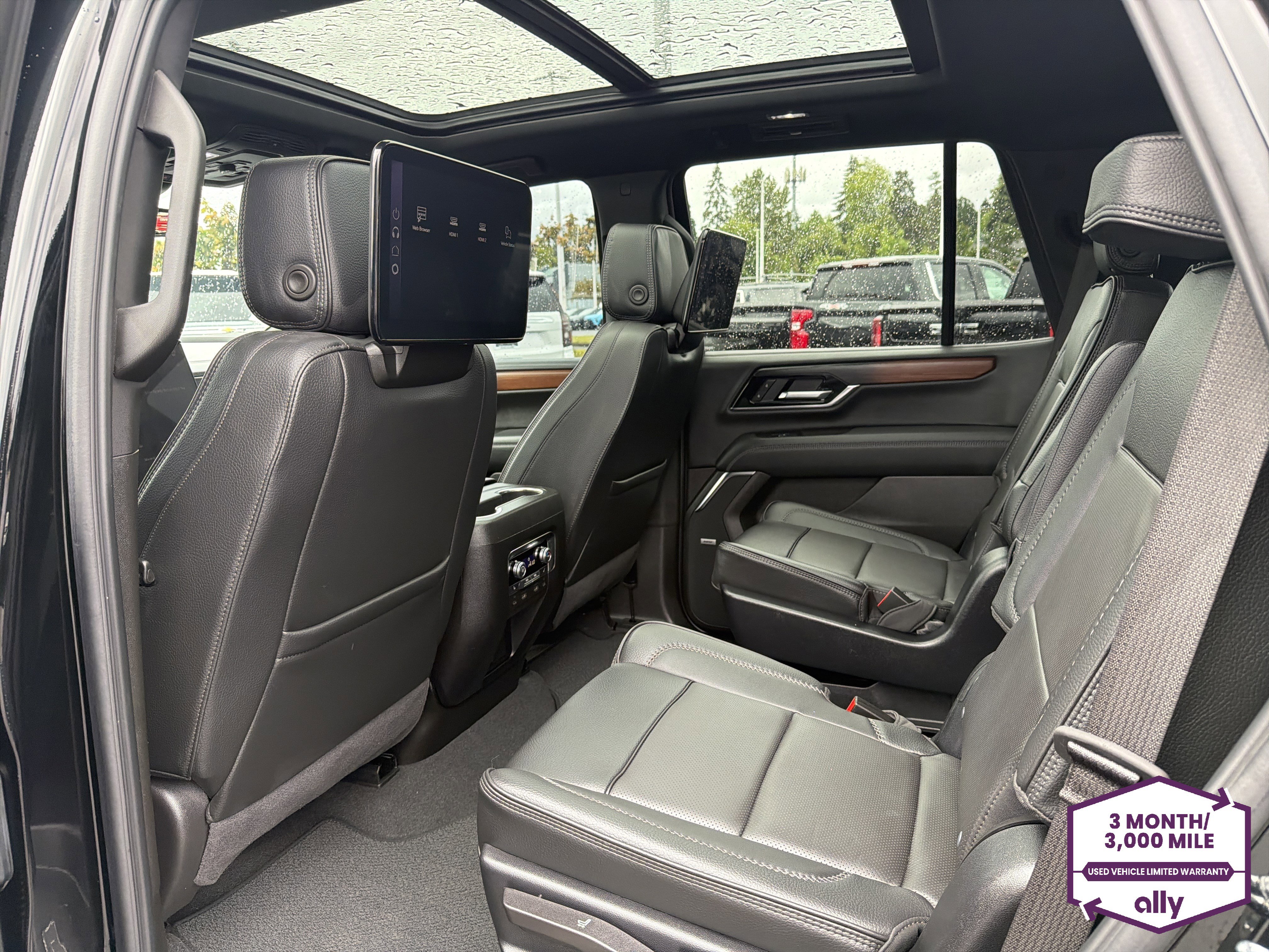 Used 2025 GMC Yukon Denali w/ Denali Reserve Package AWD/4WD image 11