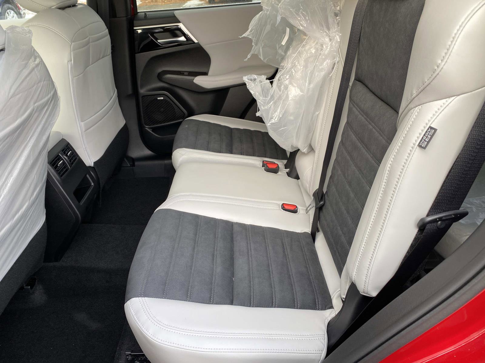 New 2026 Mitsubishi Outlander SE image 6