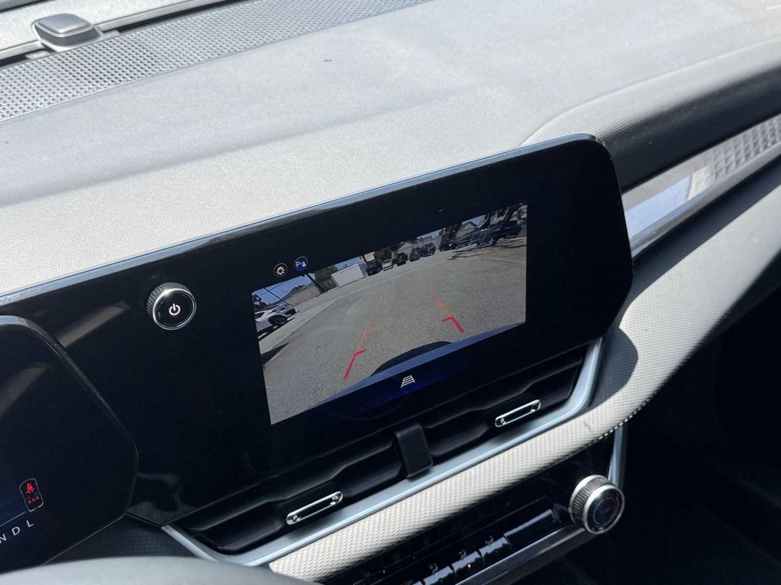 Used 2025 Chevrolet Equinox LT FWD image 23