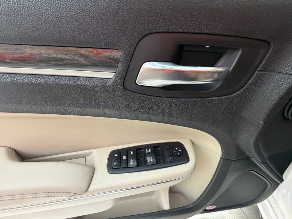 Used 2017 Chrysler 300 Limited w/ 300 Premium Group image 27