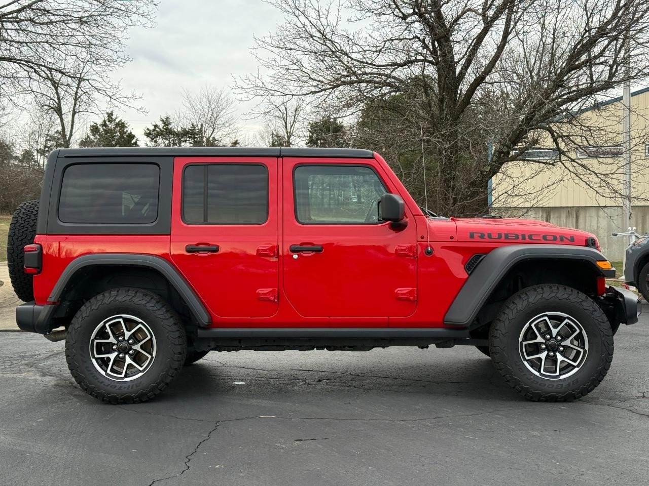 Used 2019 Jeep Wrangler Unlimited Rubicon w/ Uconnect 4C Nav & Sound Group image 2