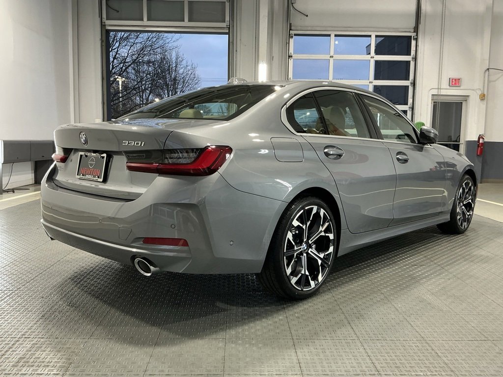 Used 2025 BMW 330i Sedan w/ Convenience Package image 41