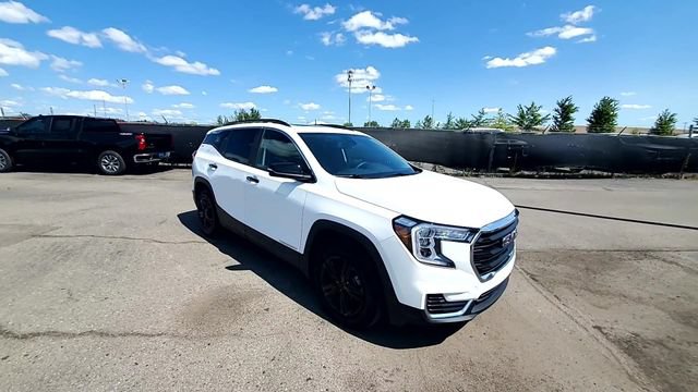 Certified 2024 GMC Terrain SLE w/ Driver Convenience Package FWD image 2