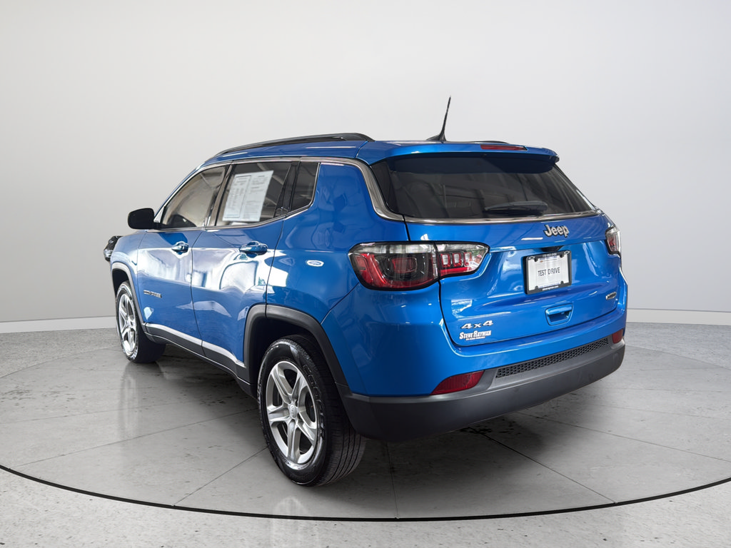 Used 2023 Jeep Compass Latitude w/ Convenience Group AWD/4WD image 9
