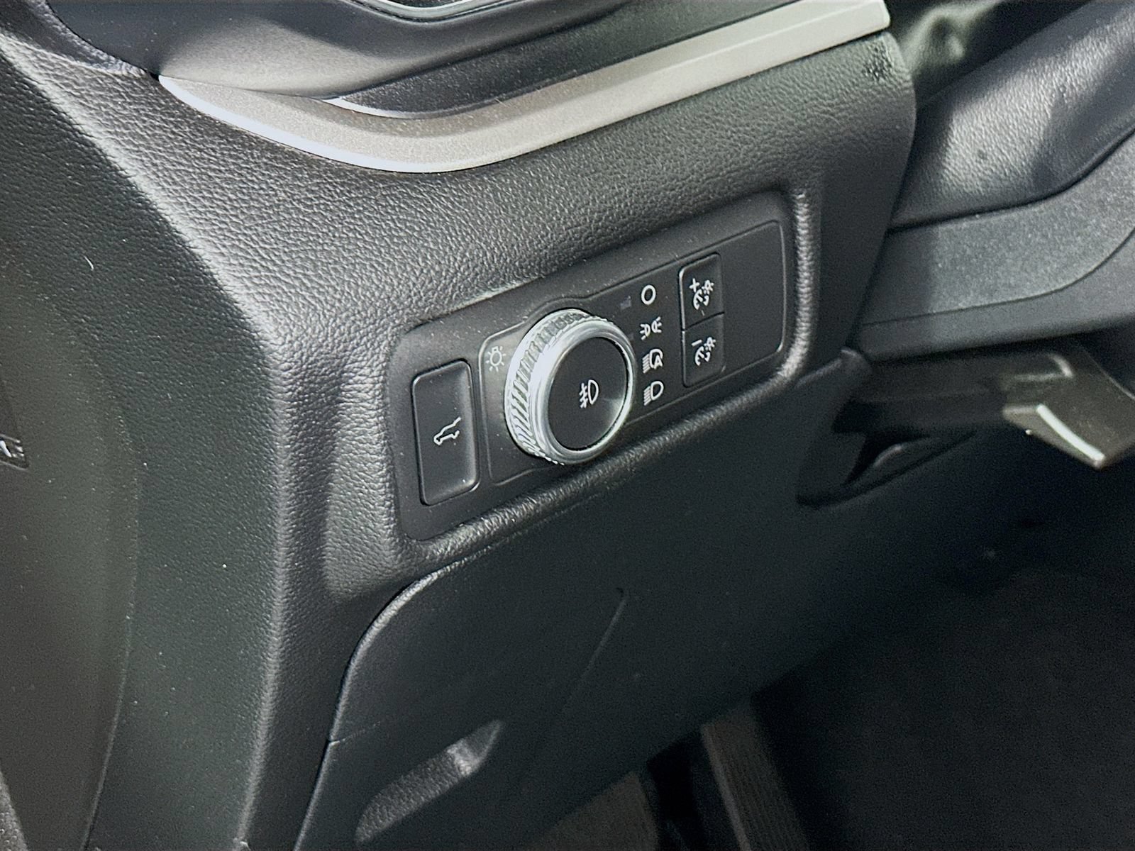 Used 2021 Ford Explorer XLT w/ Equipment Group 202A AWD/4WD image 10