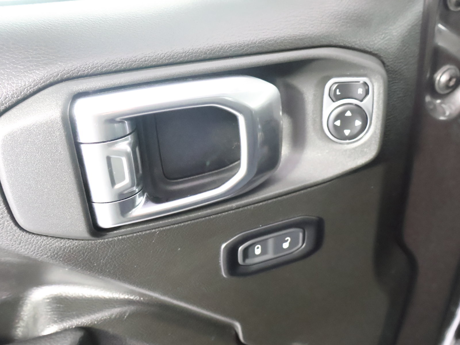Used 2025 Jeep Wrangler Unlimited Rubicon AWD/4WD image 29