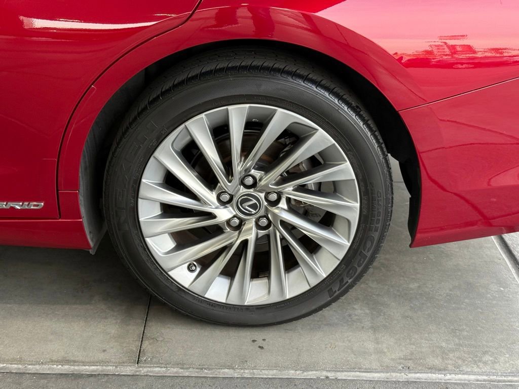 Used 2019 Lexus ES 300h 300h Luxury image 16