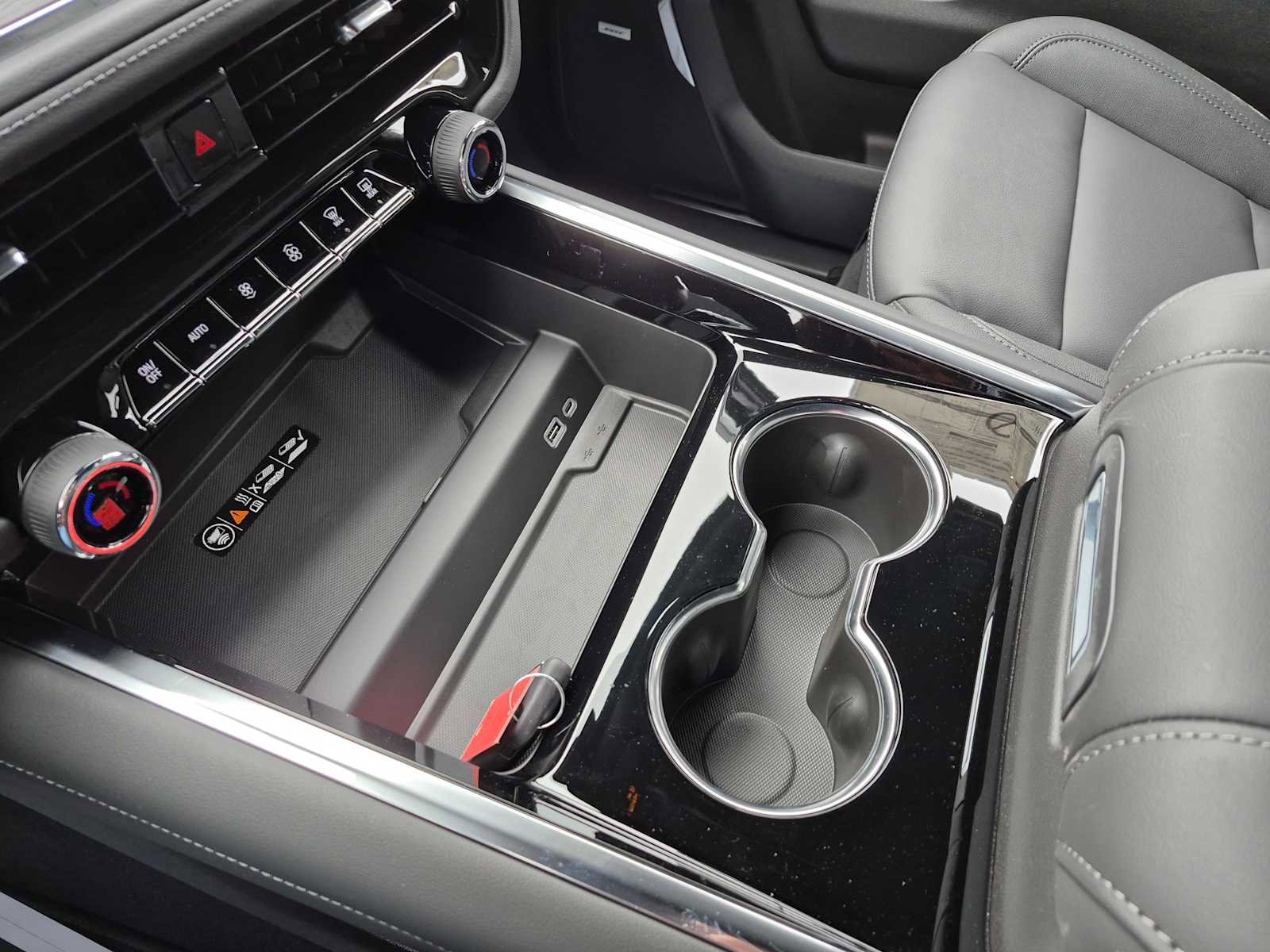 New 2026 Chevrolet Suburban LT w/ Comfort Package AWD/4WD image 24