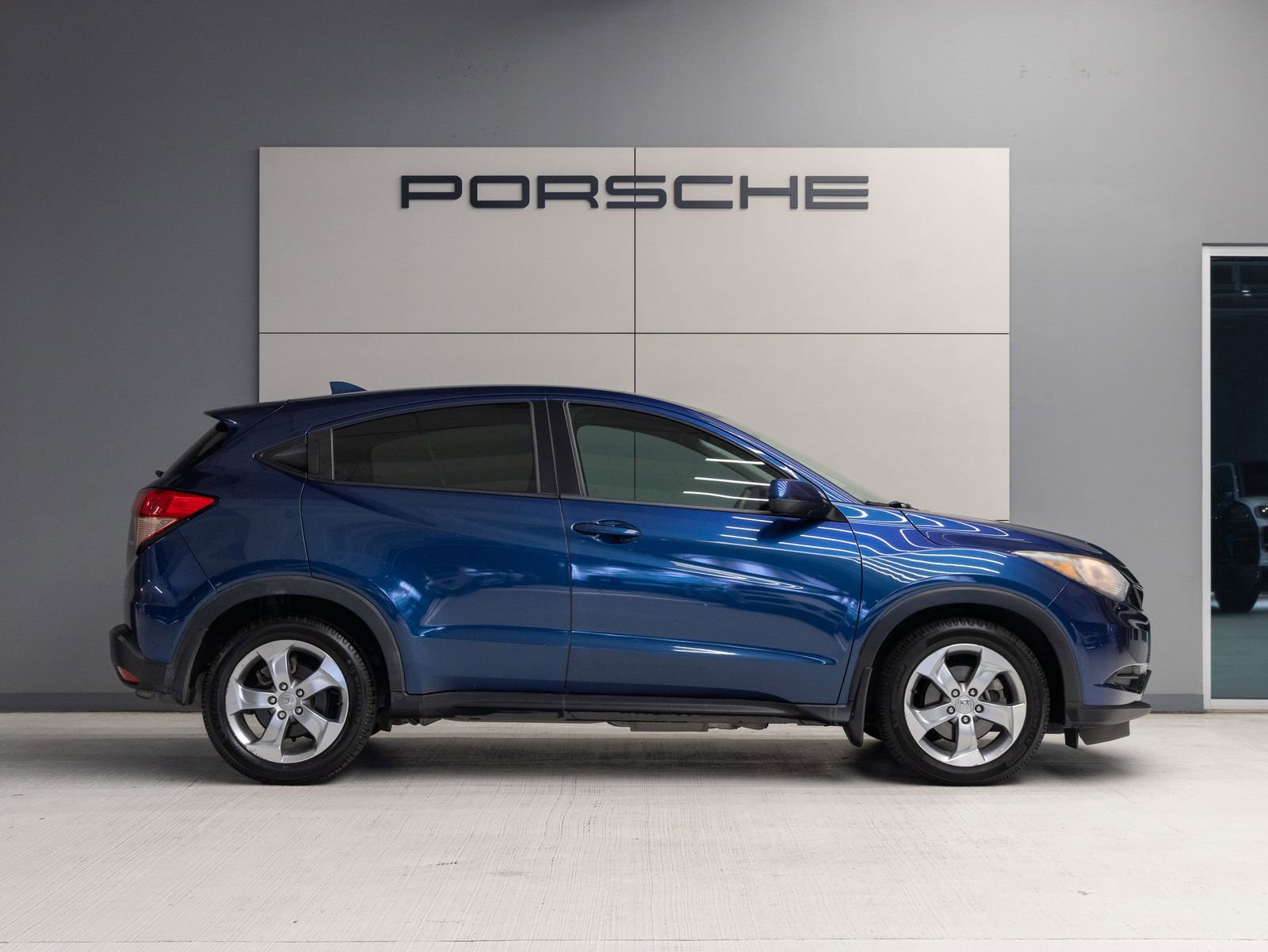 Used 2017 Honda HR-V LX image 8