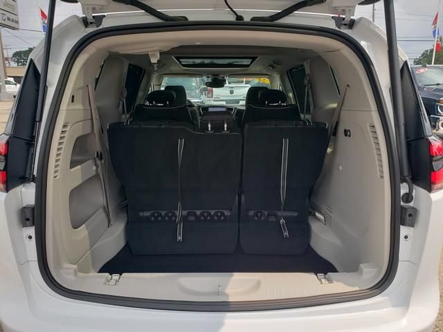 Used 2024 Chrysler Pacifica Limited FWD image 5
