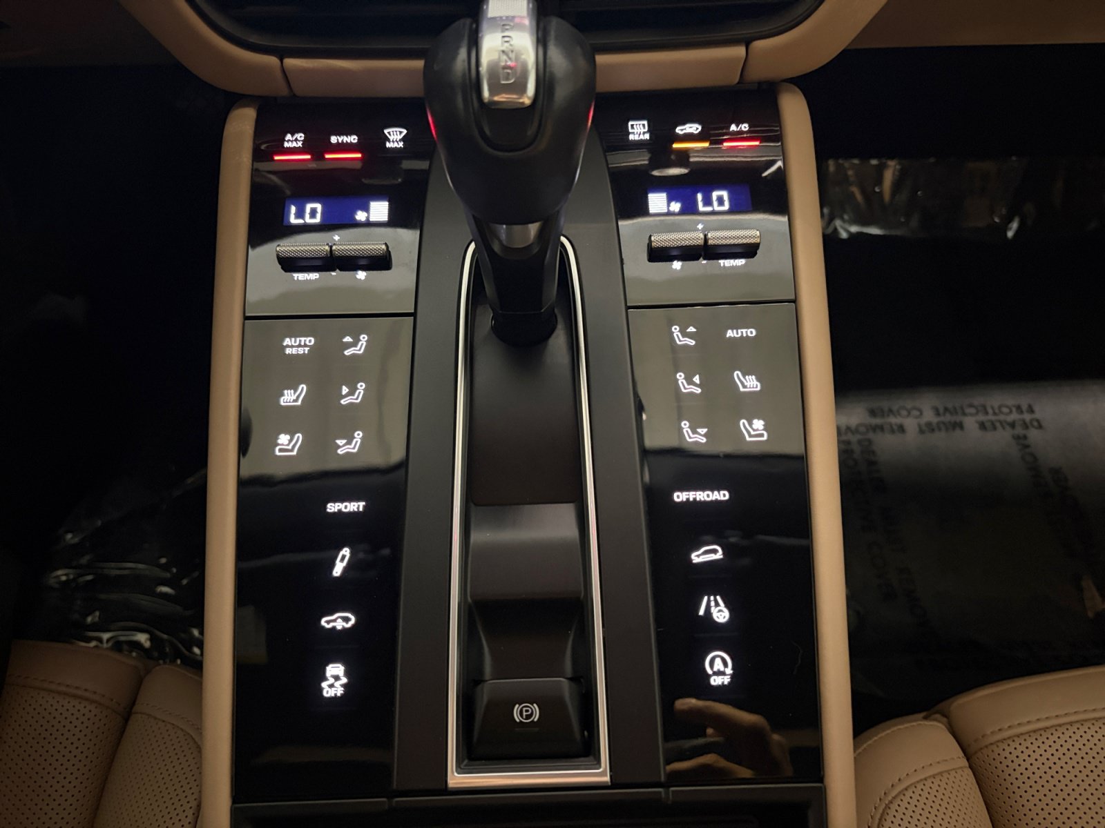 Certified 2023 Porsche Macan Turbo AWD/4WD image 34