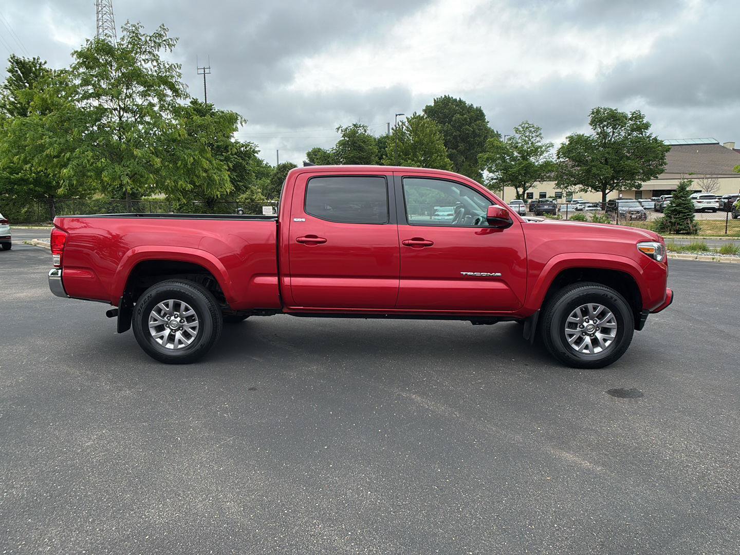 Used 2016 Toyota Tacoma SR5 w/ SR5 Appearance Package (SN) AWD/4WD image 10