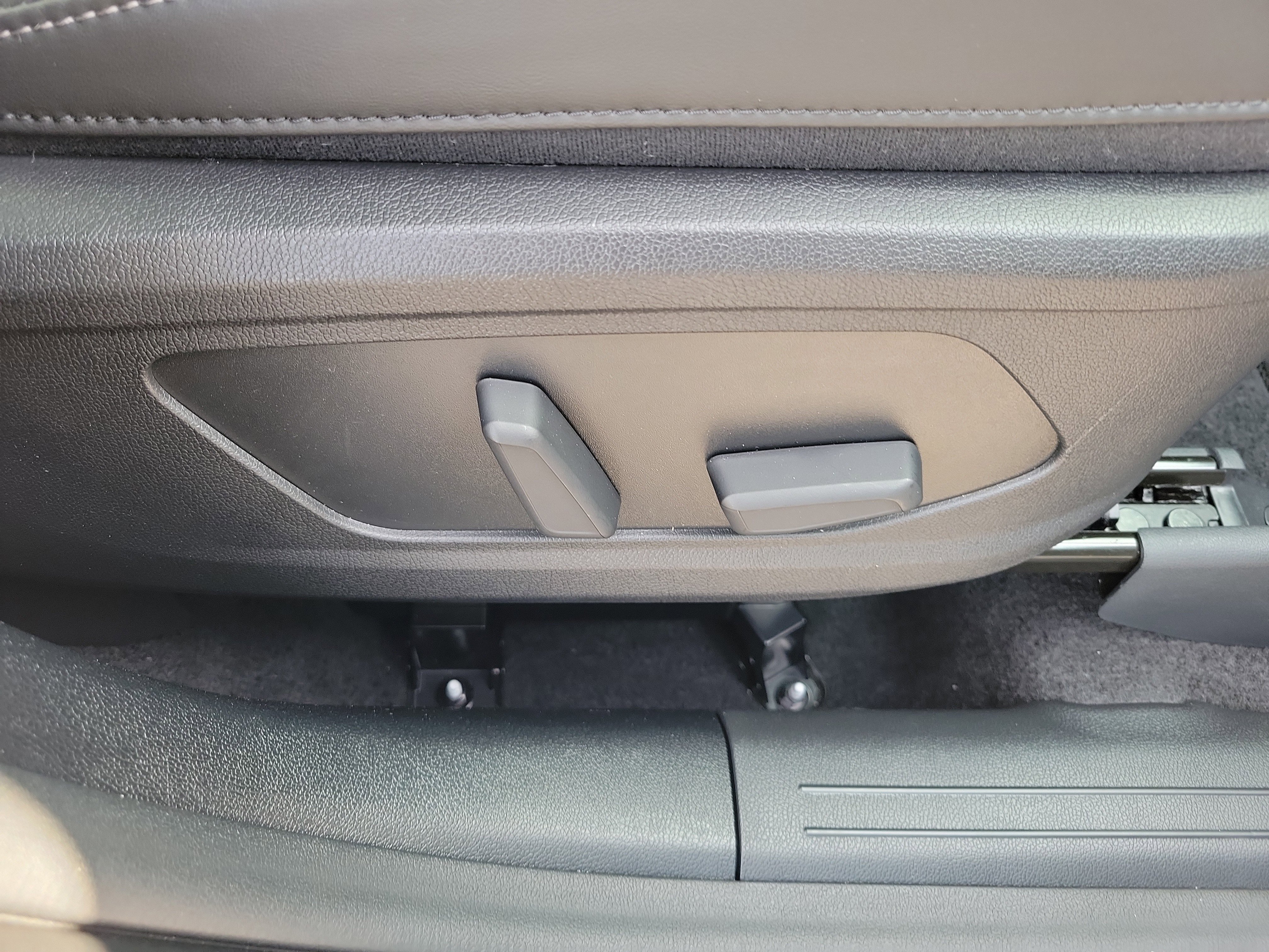 Used 2025 Kia Sorento SX image 9