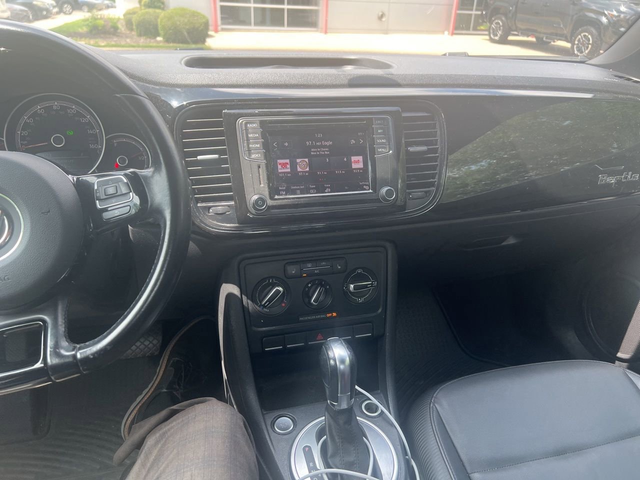 Used 2018 Volkswagen Beetle 2.0T S FWD image 12