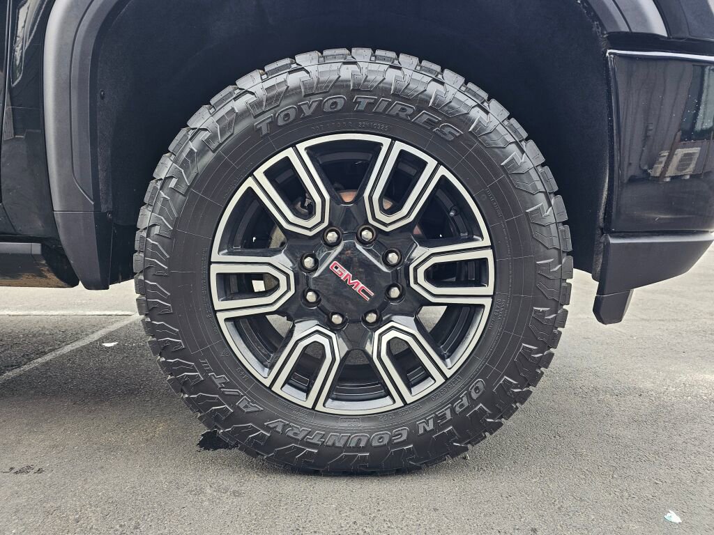 Used 2023 GMC Sierra 3500 AT4 w/ AT4 Preferred Package AWD/4WD image 9