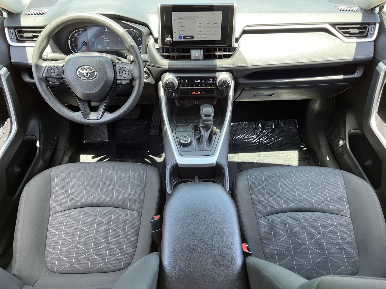 Used 2025 Toyota RAV4 XLE AWD/4WD image 9