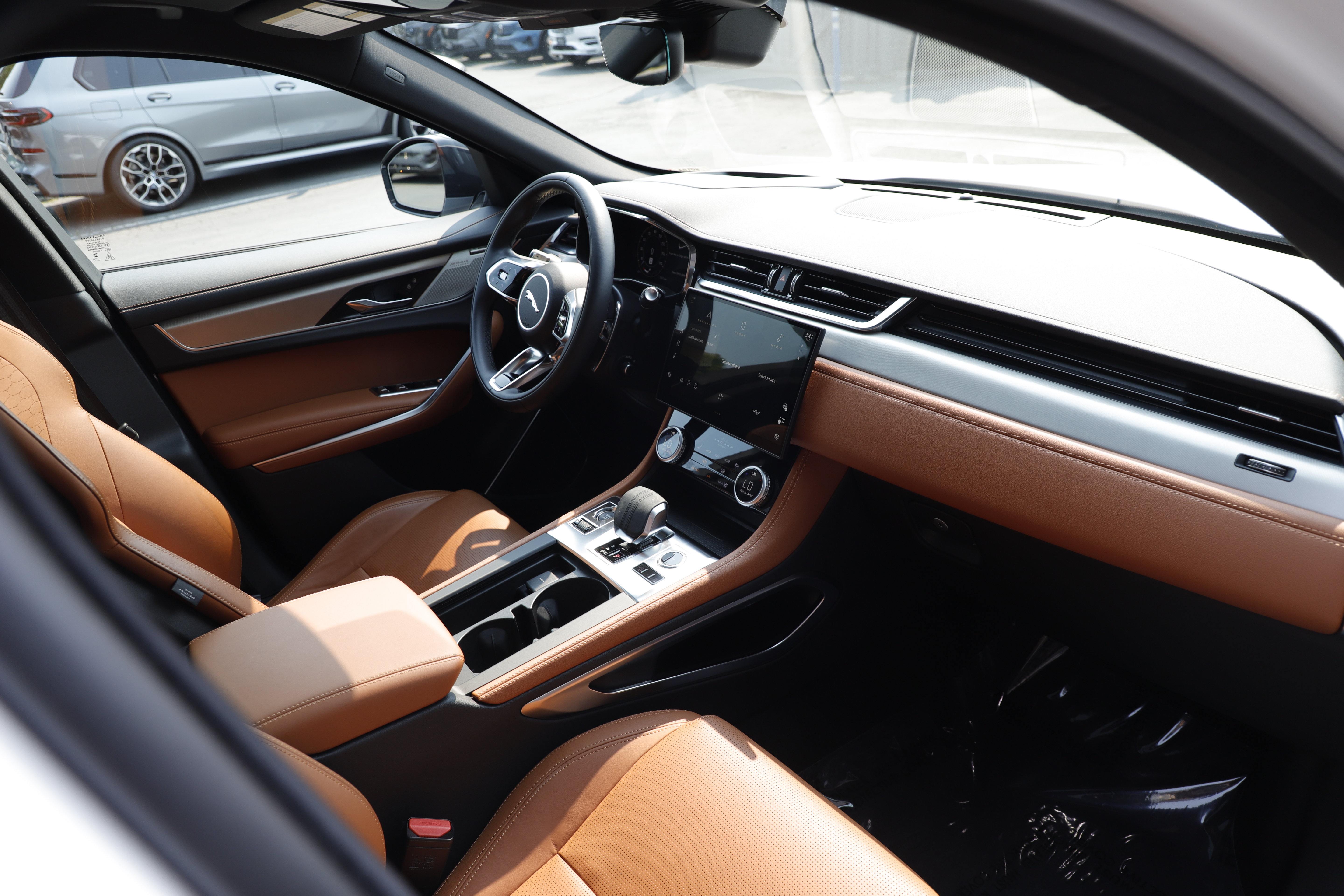 Certified 2025 Jaguar F-PACE R-Dynamic S AWD/4WD image 12