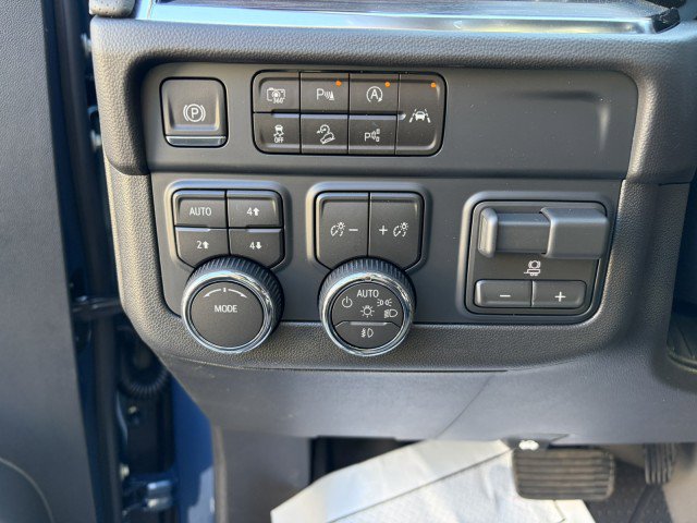 New 2026 Chevrolet Suburban Premier image 11