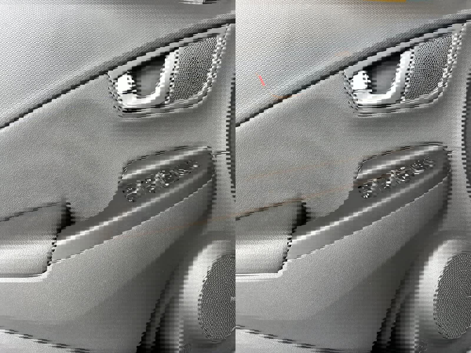 Used 2023 Hyundai Kona Limited w/ Cargo Package FWD image 12