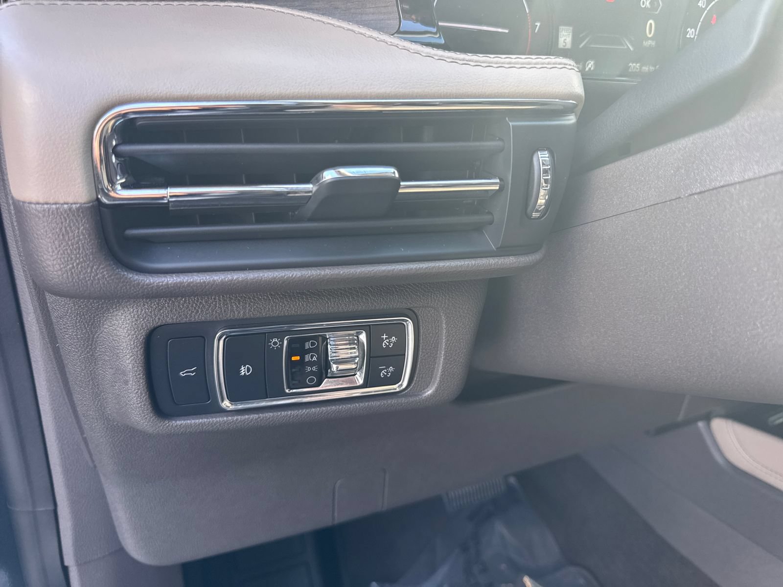 Used 2020 Lincoln Corsair Reserve w/ Equipment Group 201A FWD image 24