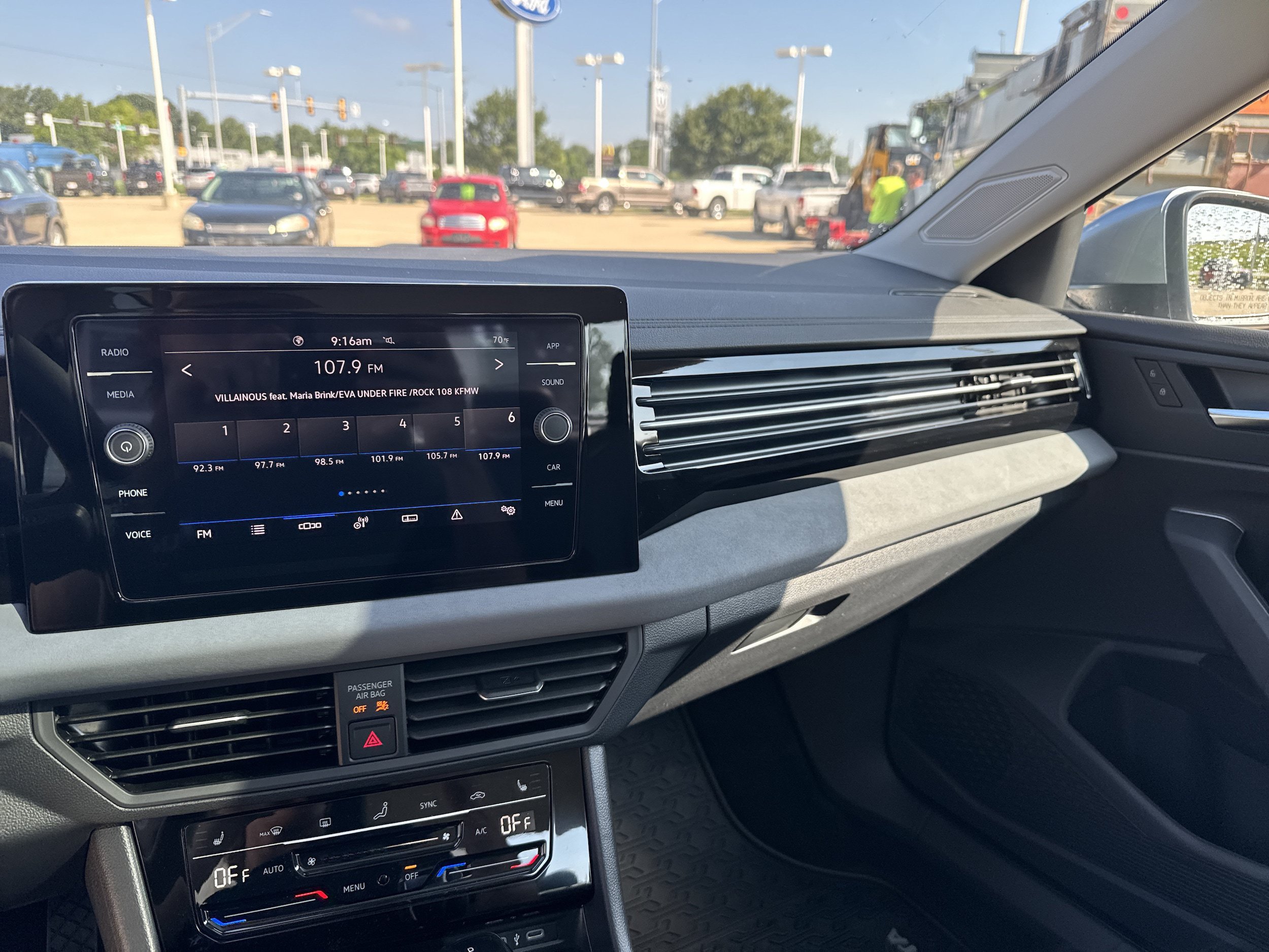 New 2026 Volkswagen Jetta SE FWD image 17