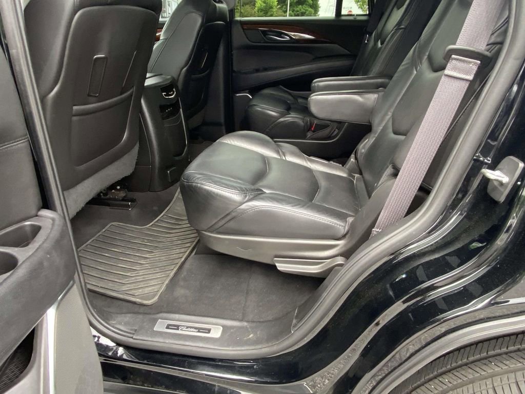 Used 2017 Cadillac Escalade Luxury AWD/4WD image 7