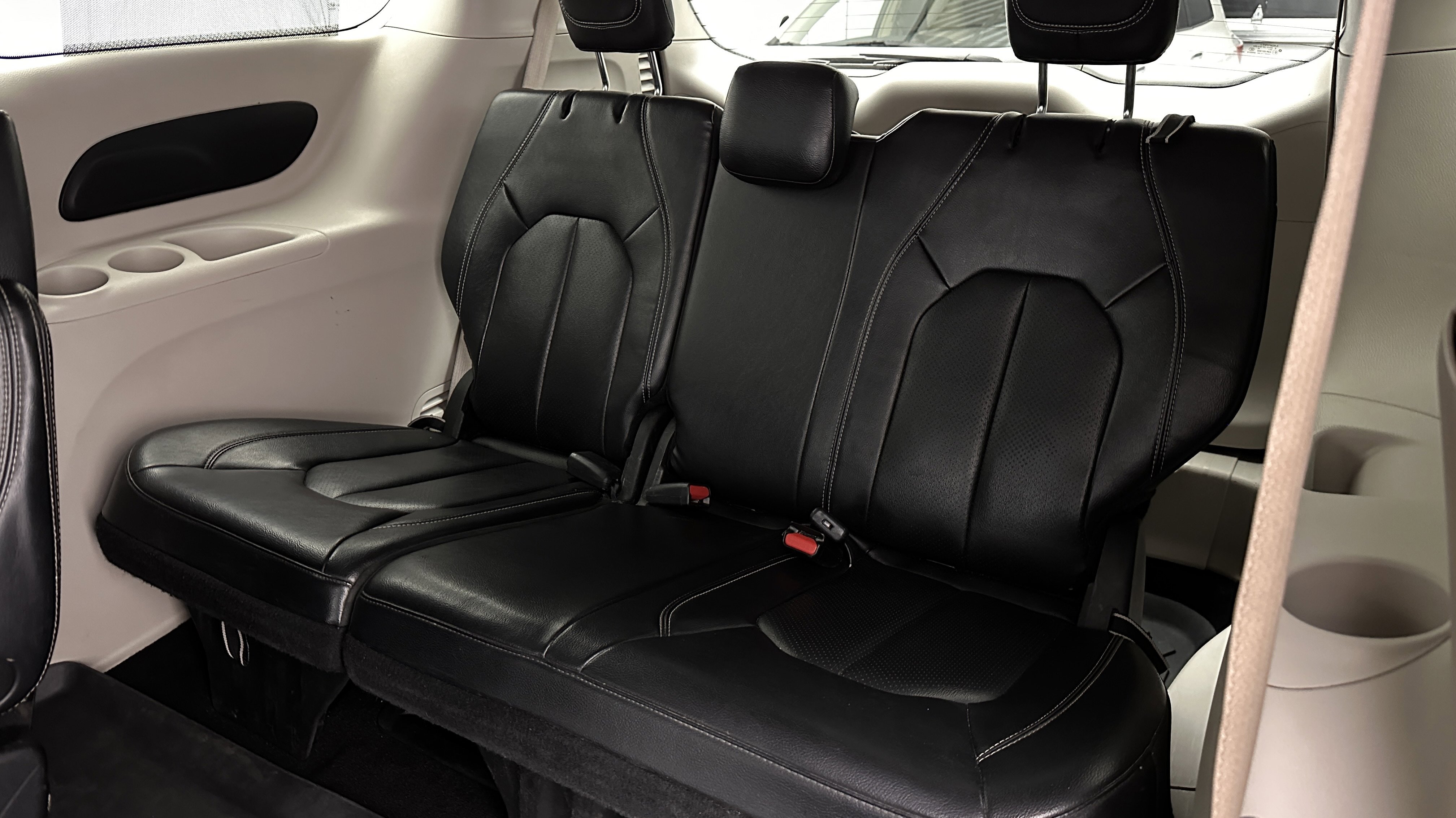 Used 2022 Chrysler Pacifica Touring-L FWD image 30