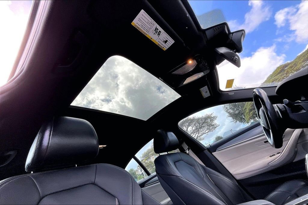 Used 2019 BMW 530e w/ M Sport Package image 17