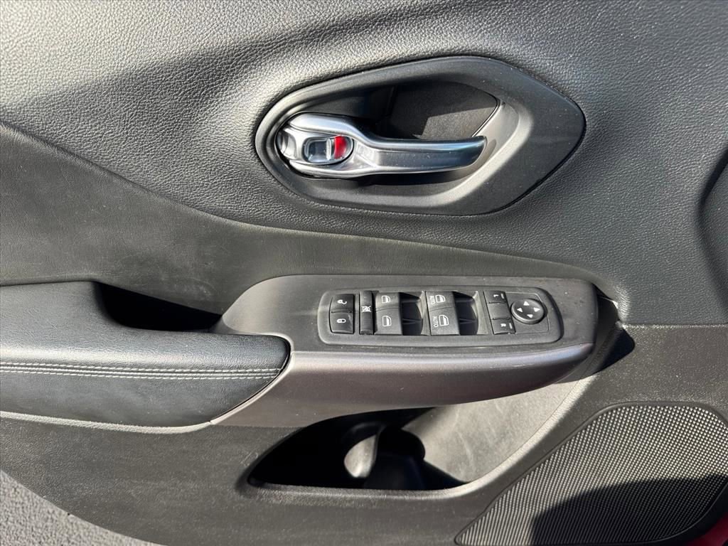 Used 2020 Jeep Cherokee Latitude Lux w/ Comfort/Convenience Group image 24