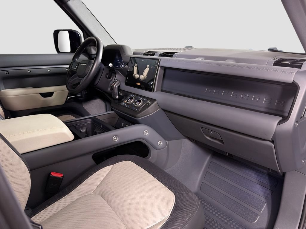 Used 2023 Land Rover Defender 130 X-Dynamic SE AWD/4WD image 32