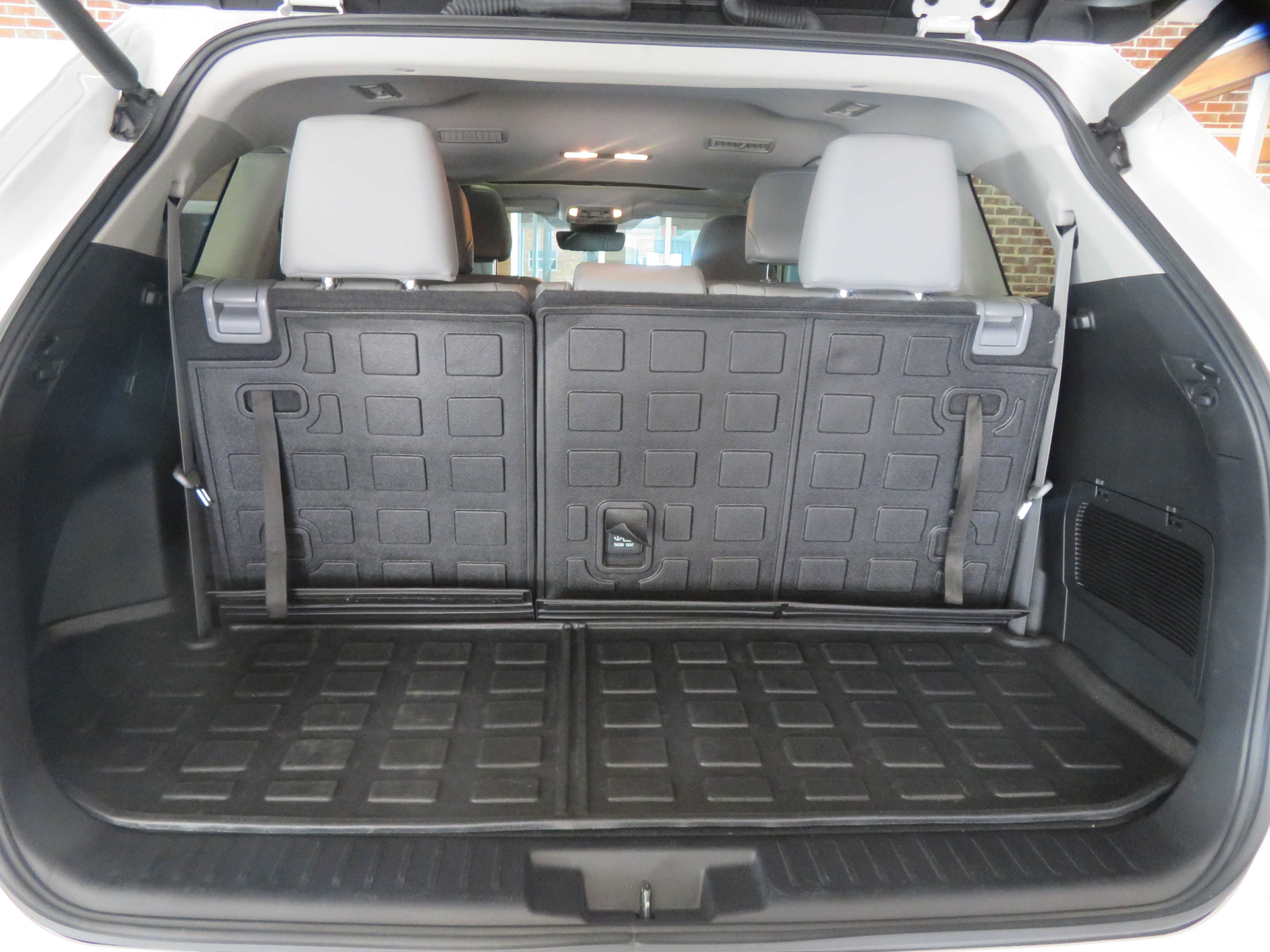 Used 2023 Toyota Highlander XLE FWD image 57